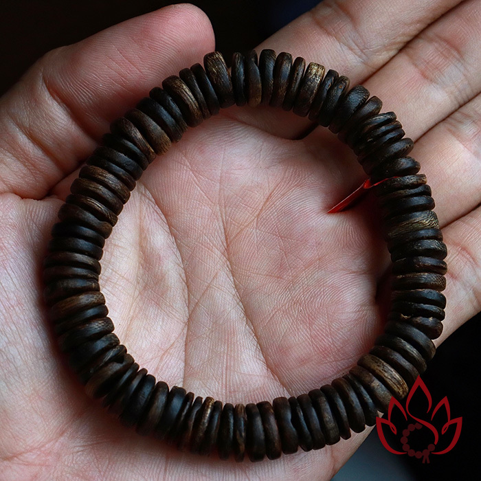 Vòng Trầm Hương Hạt Dẹp | 11 Ly | Trầm Bì Rễ Cận Chìm